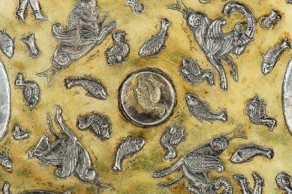 نمایش بشقاب سیمین رشی در موزه باستان شناسی گیلان
