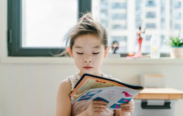 10 روش خلاقانه برای تشویق بچه ها به کتابخوانی