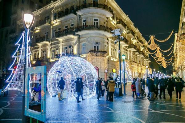 آشنایی با میدان فانتین باکو ، آذربایجان Baku