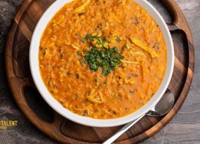 طرز تهیه سوپ جو با رب گوجه فرنگی؛ خوشمزه و خاطره انگیز